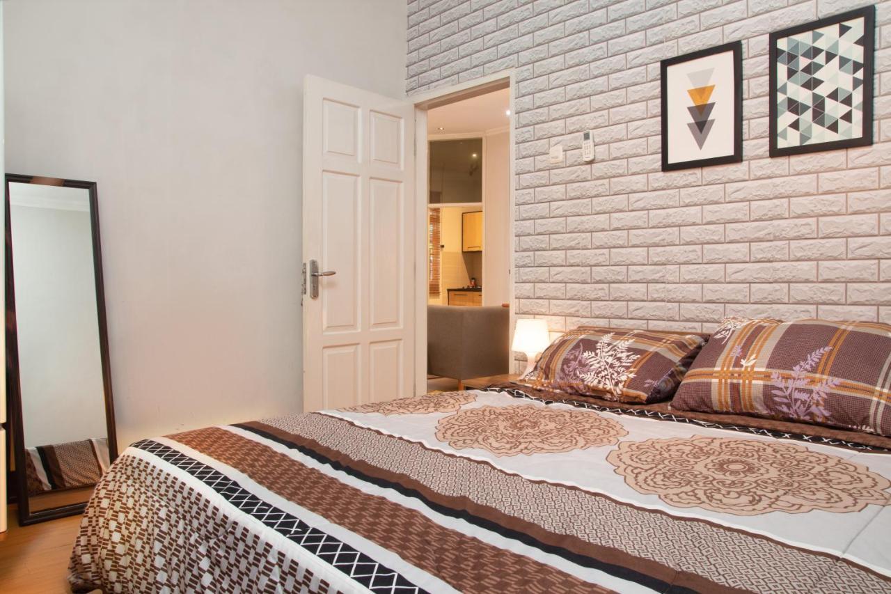 Huning House - 5 Bedrooms Purwokerto Extérieur photo