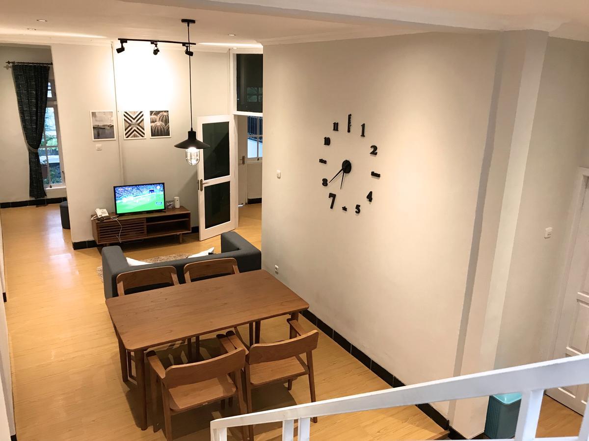 Huning House - 5 Bedrooms Purwokerto Extérieur photo