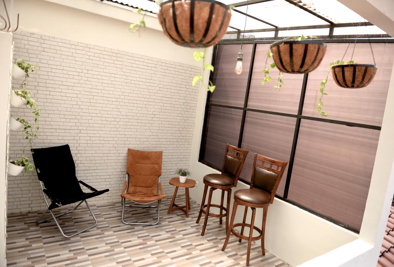 Huning House - 5 Bedrooms Purwokerto Extérieur photo