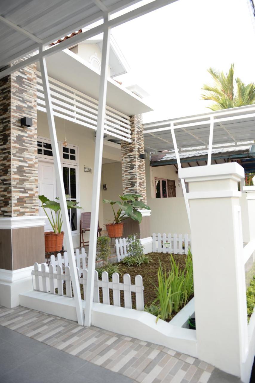 Huning House - 5 Bedrooms Purwokerto Extérieur photo